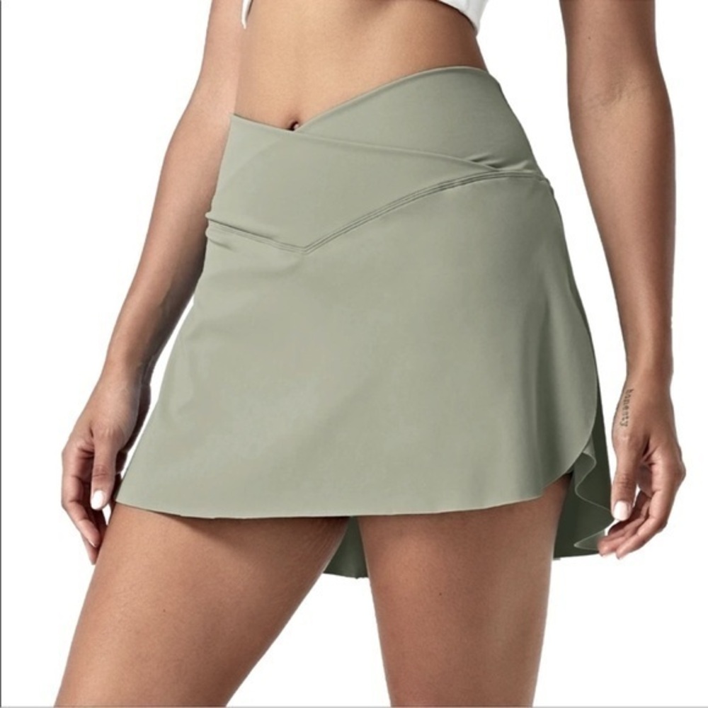 Nwt Halara High Waisted Crossover 2 in 1 skort pockets skirt seagrass Small